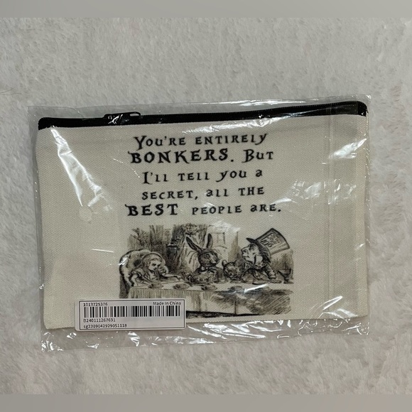Alice In Wonderland Pouch Makeup Zippered - Picture 2 of 3